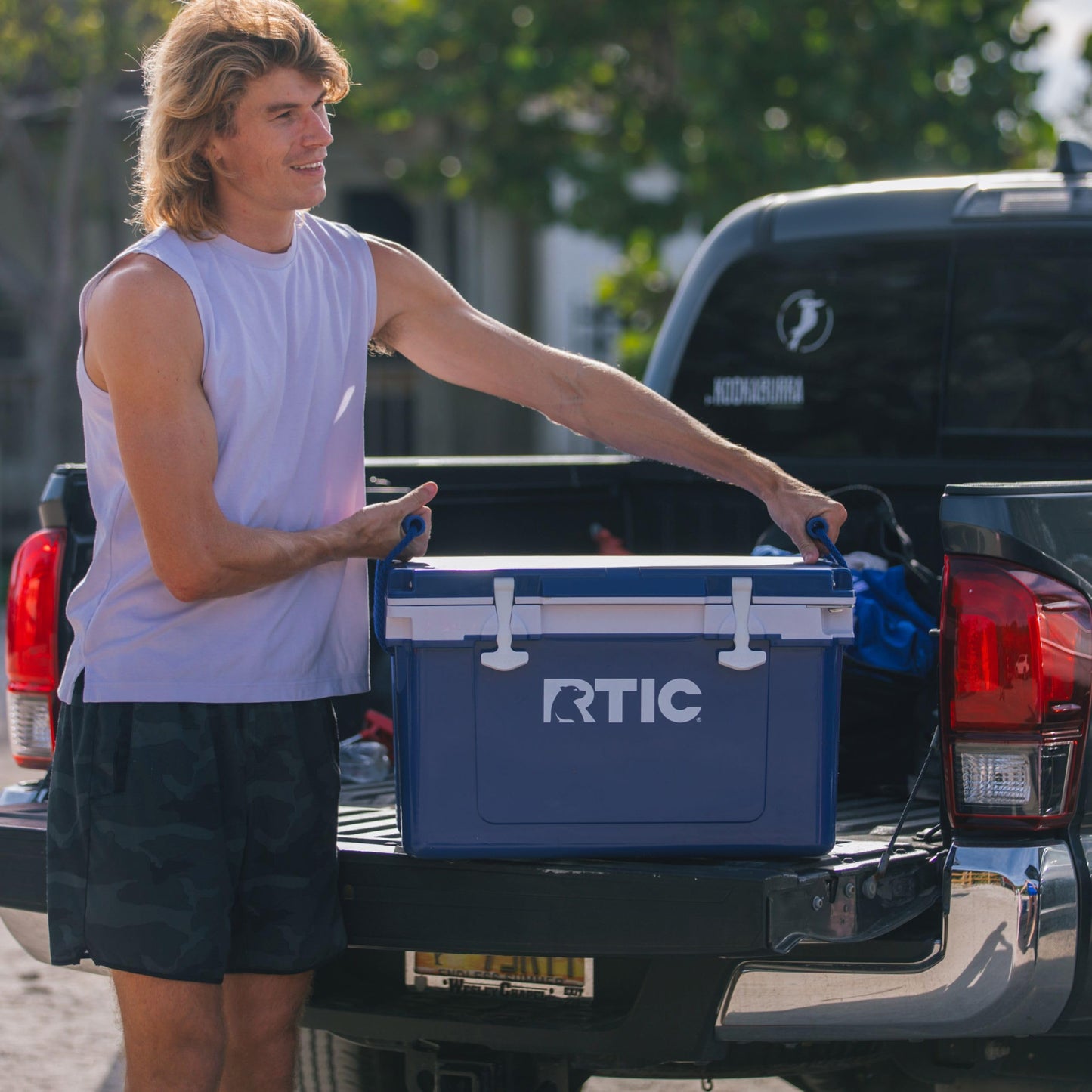 32-Quart Ultra-Light Insulated Portable Hard Cooler